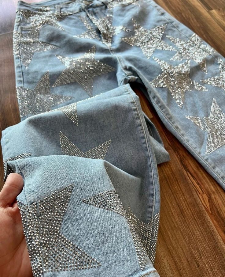 💖🔥 PANTALÓN JEAN TINI – EL COMPLEMENTO PERFECTO PARA TU OUTFIT 🎤✨