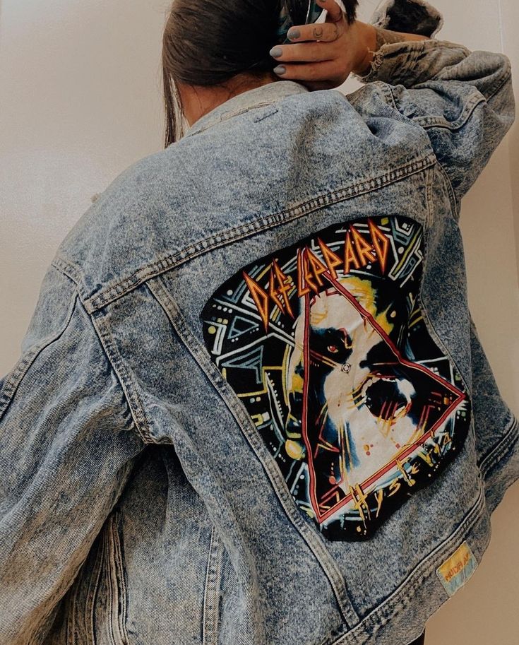 🐆🔥 CHAQUETA JEAN DEF LEPPARD – EL ROCK NUNCA PASA DE MODA 🎸⚡