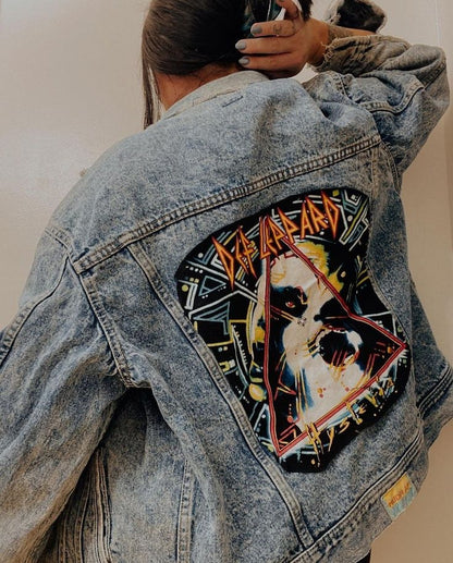 🐆🔥 CHAQUETA JEAN DEF LEPPARD – EL ROCK NUNCA PASA DE MODA 🎸⚡