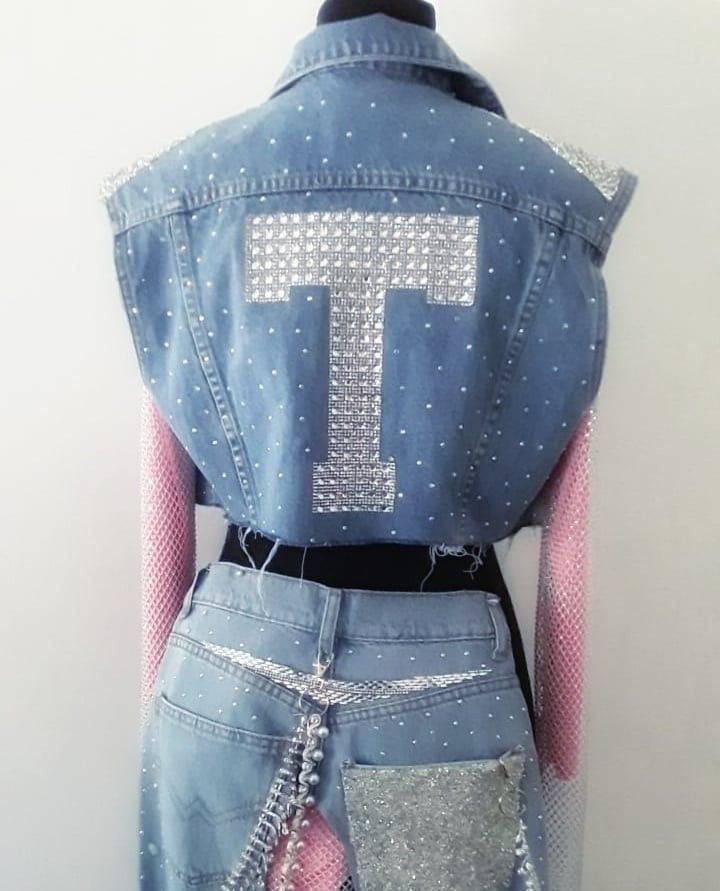 💖🔥 CHAQUETA JEAN TINI – EL OUTFIT QUE TODO FAN QUIERE 🎤✨