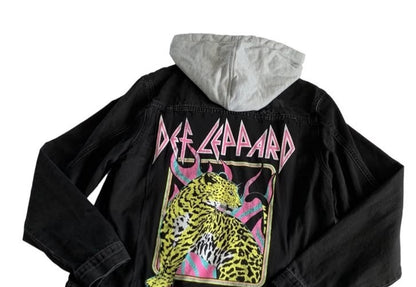 🐆🔥 CHAQUETA JEAN DEF LEPPARD – EL ROCK NUNCA PASA DE MODA 🎸⚡