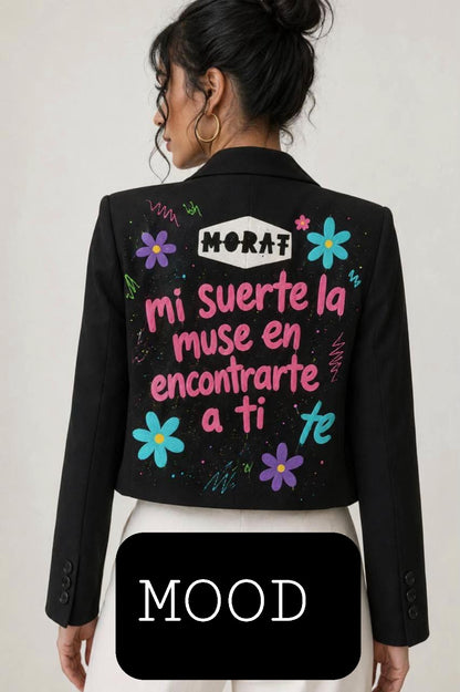 🧥💙 BLAZER MORAT YEM 2026 – ELEGANCIA CON ESENCIA MUSICAL 🎶✨