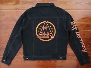 🐆🔥 CHAQUETA JEAN DEF LEPPARD – EL ROCK NUNCA PASA DE MODA 🎸⚡