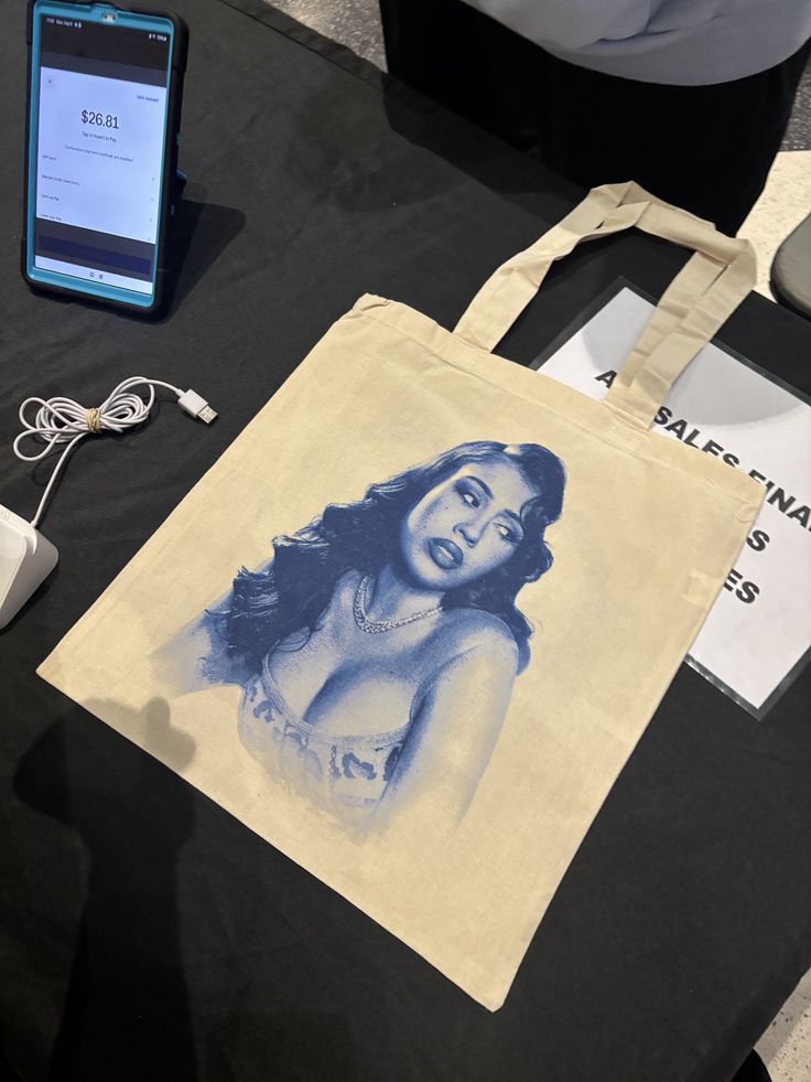 🌷👜 TOTE BAG KALI UCHIS – THE SINCERELY TOUR ✨
