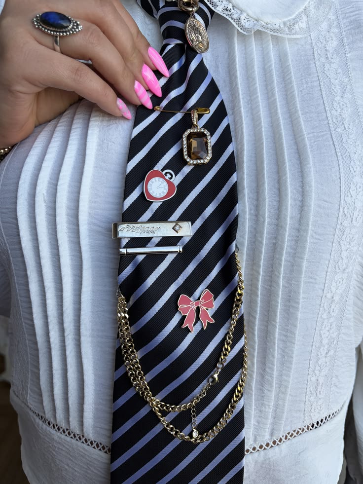 👔💙 CORBATA MORAT YEM 2026 – EL DETALLE QUE COMPLETA TU OUTFIT 🎶✨