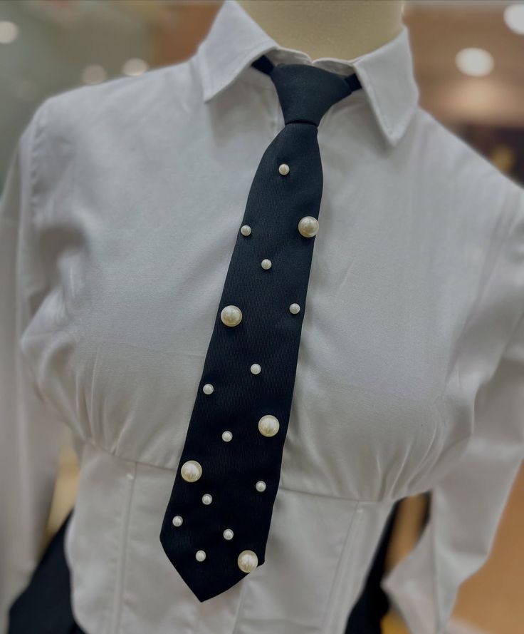 👔💙 CORBATA MORAT YEM 2026 – EL DETALLE QUE COMPLETA TU OUTFIT 🎶✨